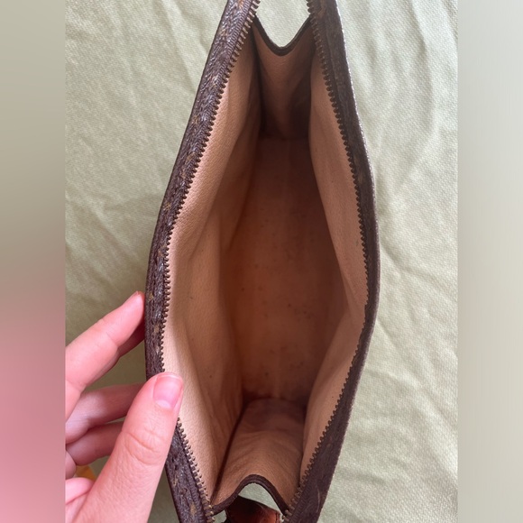 Louis Vuitton Monogram Pochette Toilette Large Cosmetic Clutch - Picture 4 of 9